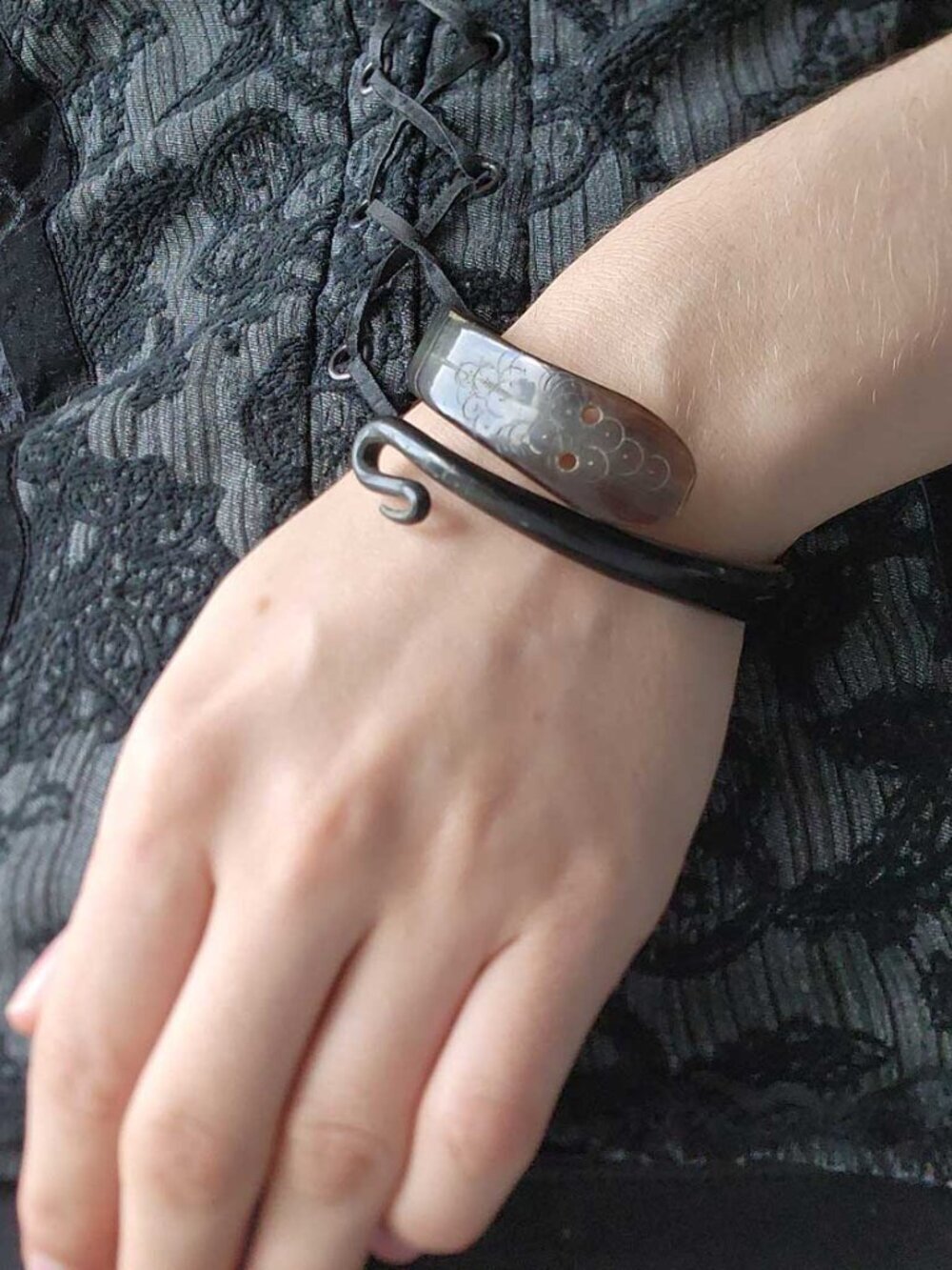 Antique Victorian French Carved Black Horn Snake Bangle Bracelet - Picture 8 of 8